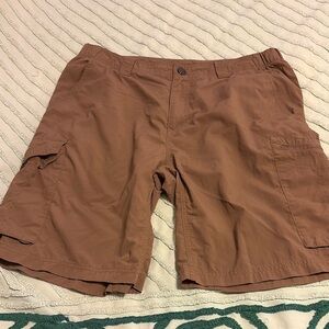 Columbia Omni-Shade Men’s Brown Cargo Shorts. 34 waist